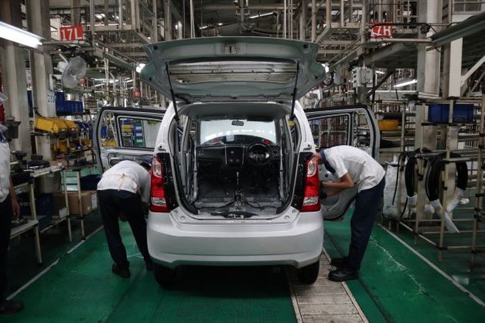 Karimun Wagon R dalam proses produksi di pabrik Suzuki