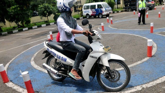 Emak-emak heboh, protes trek ujian SIM bikin orang tergiur buat nembak, Kasubdit SIM Korlantas beri tanggapan (foto ilustrasi)