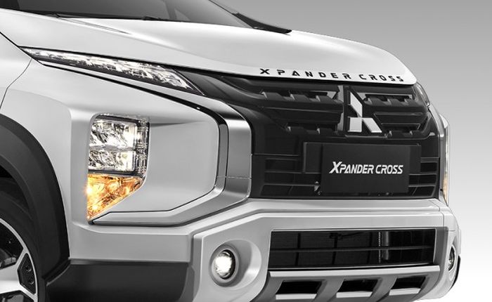 New Black Metallic Grille pada New Xpander Cross.
