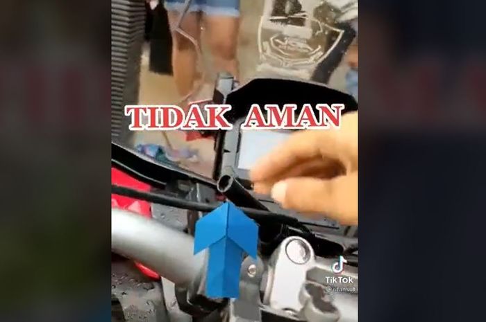 Rekaman video menunjukan master rem belakang Honda ADV 150 dimaling