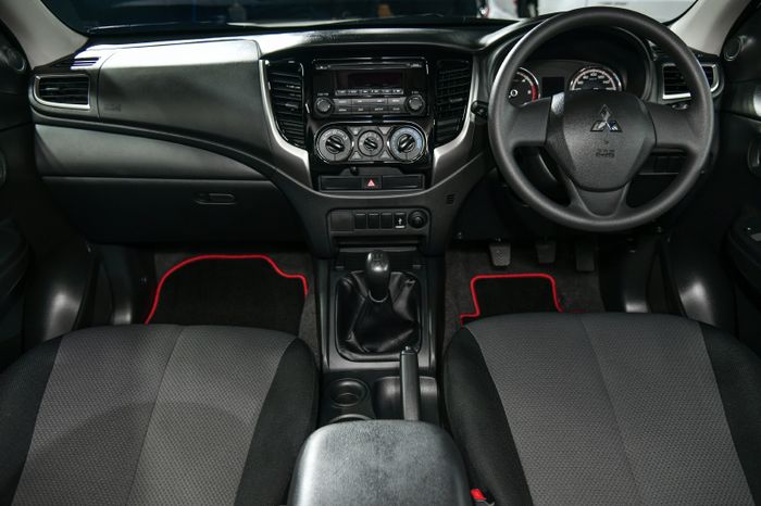 Tampilan kabin Mitsubishi Pajero Sport Ralliart dan Triton Ralliart 