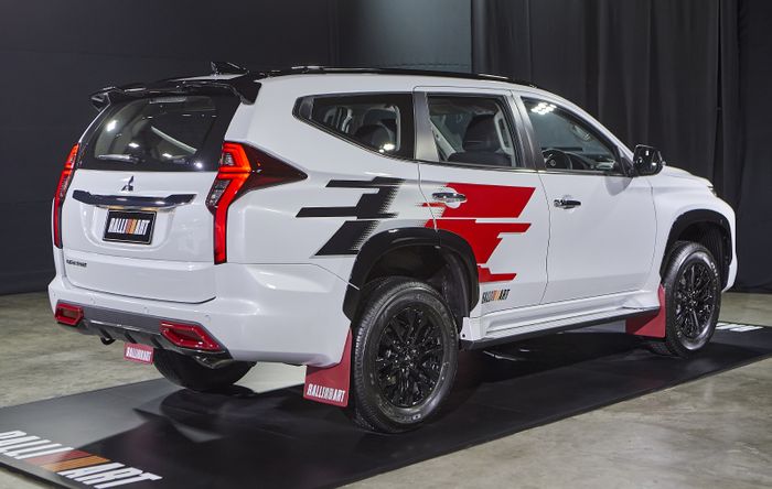 Tampilan belakang Mitsubishi Pajero Sport Ralliart