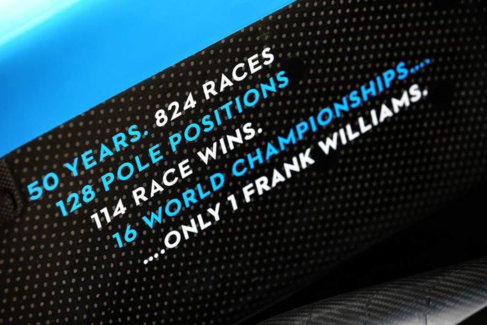 Persembahan tim Williams Racing untuk Sir Frank Williams di mobil F1 mereka yaitu FW42 pada F1 Inggris 2020.