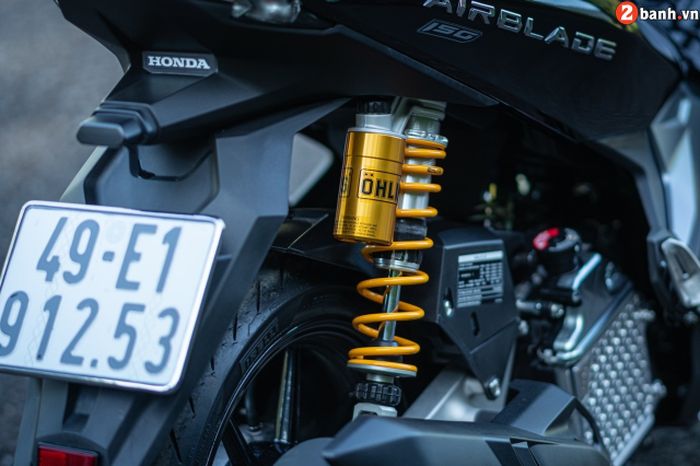 Suspensi belakangnya kini mengandalkan shock Ohlins