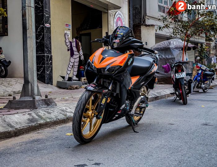 Bodi-bodi masih cukup standar tapi headlamp diganti dengan model LED proyektor