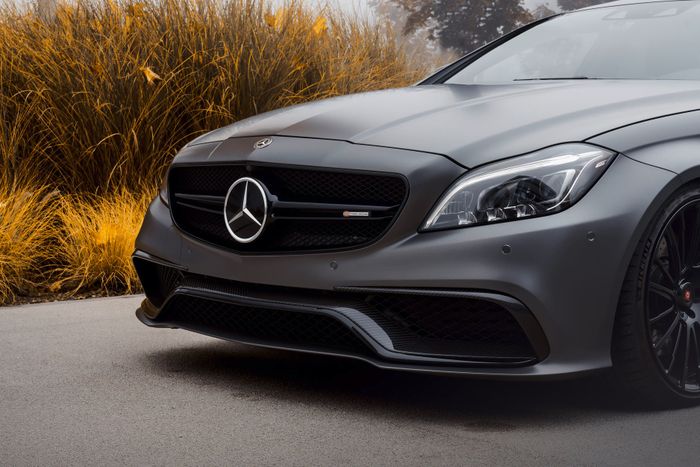 Modifikasi Mercedes-Benz CLS63 AMG mendapat body kit serat karbon