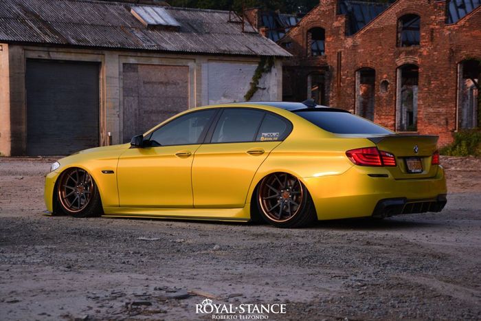 Modifikasi BMW Seri-5 F10 cangkok body part milik BMW M5