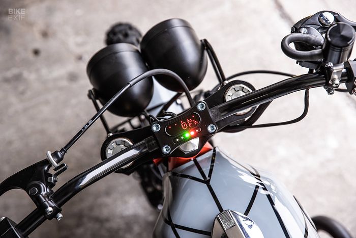 Area kokpitnya dibuat serba minimalis