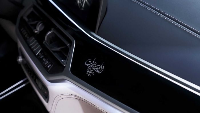 Tampilan interior BMW X7 UEA 50th Year Edition