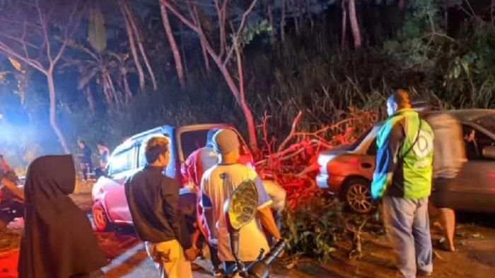 Kecelakaan beruntun JLS Salatiga depan SPBU Gamol, Senin 29 November 2021