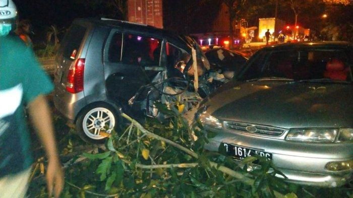 Kecelakaan beruntun terjadi di jalan lingkar Salatiga Kelurahan Dukuh, Kecamatan, Sidomukti, Kota Salatiga, Senin (29/11/2021) sekitar pukul 19.00 WIB   