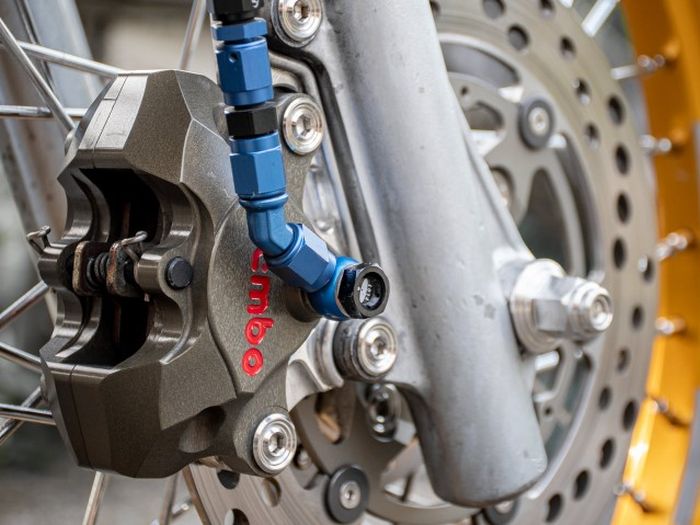 Kaki-kakinya dapat pelek jari-jari dan pengereman istimewa