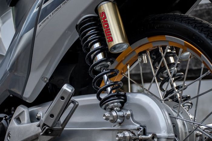 Suspensi belakang diganti dengan Showa