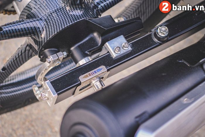 Rem belakang masih tromol tapi memakai paha rem stainless steel