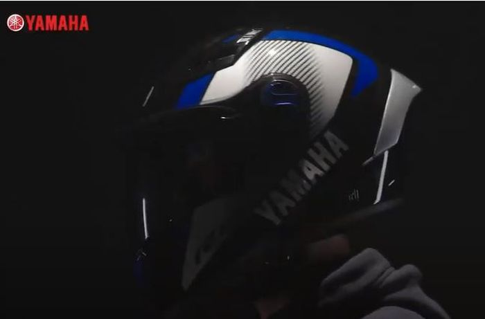 Helm khusus untuk Yamaha All New R15 Connected.