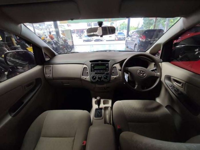 Interior Toyota Kijang Innova 2.5 G AT 2010
