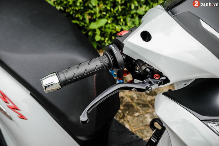 Master rem depan pakai Brembo dan disandingkan dengan gas spontan Domino