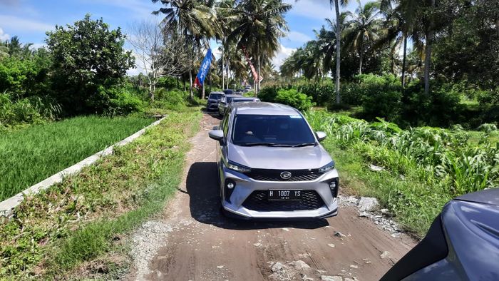 Di permukaan kasar, suspensi Daihatsu Xenia baru lebih empuk