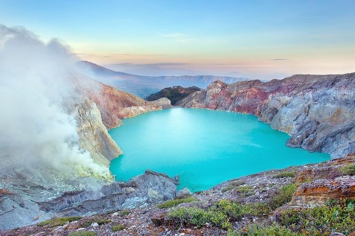 Kawah Ijen Bondowoso Jawa Timur (Jatim) yang memiliki blue fire.