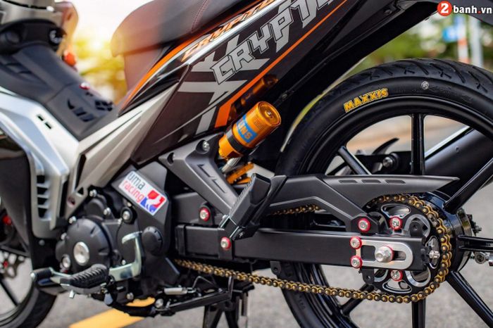 Suspensi belakang diganti dengan shock Ohlins