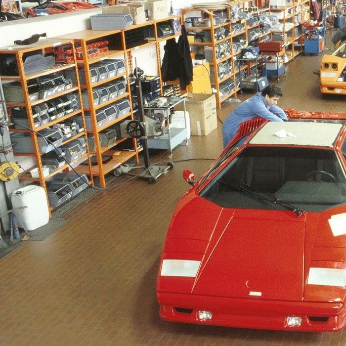Pemasangan beberapa part Lamborghini Countach
