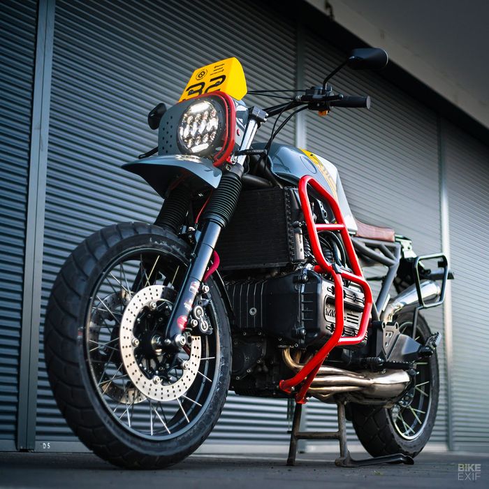 Kaki-kakinya mendapat beberapa upgrade dari BMW R1150GS