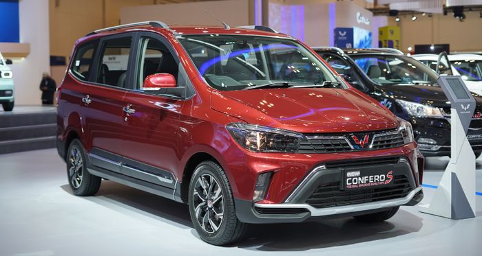 Wuling Confero S di ajang pameran GAIKINDO Indonesia International Auto Show 2021.