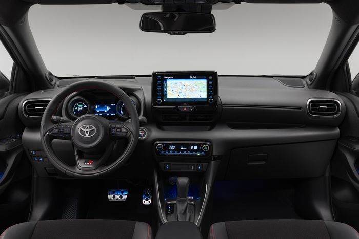 Interior Yaris GR Sport versi Eropa.