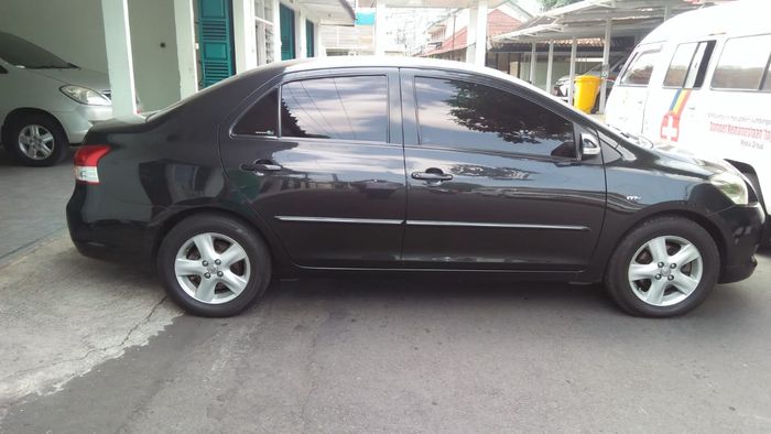 Tampak samping kondisi Toyota Vios eks mobil dinas yang dilelang di Klaten