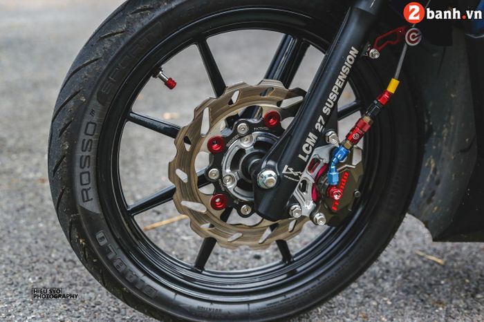 Garpu depan pakai LCM Suspension, pelek dari RCB, dan pengereman berkaliper Frando