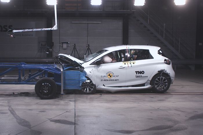 Renault Zoe saat dites tabrak frontal oleh Euro NCAP.