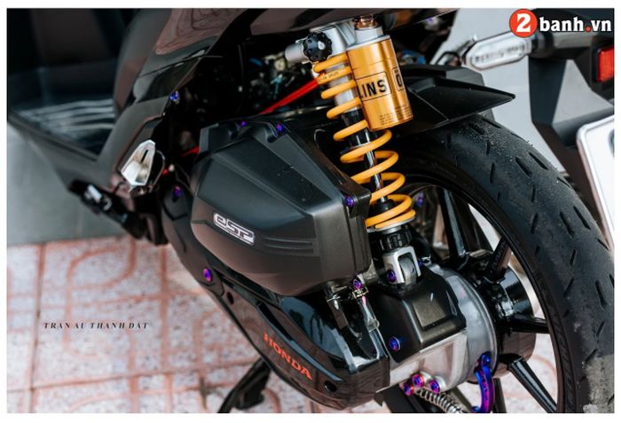Suspensi belakangnya kini diganti dengan shock Ohlins