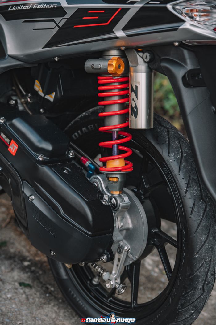 Suspensi belakang diganti dengan Showa