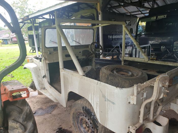 Kondisi Toyota Land Cruiser FJ40 yang diolelang bak bangkai