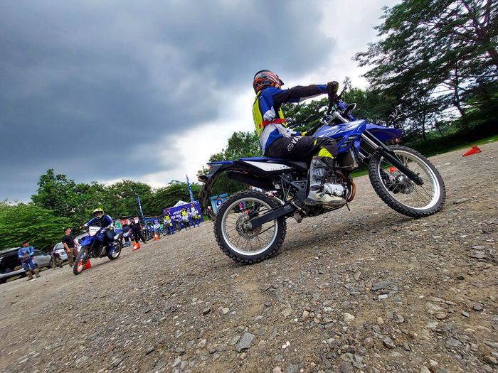 PT Yamaha Indonesia Motor Mfg mengadakan kegiatan trabasan menggunakan Yamaha WR 155R di Bukit Hambalang, Bogor.