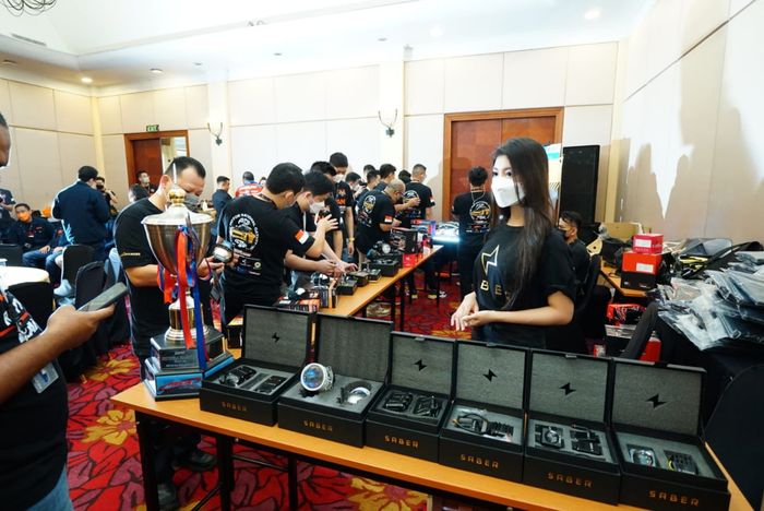 Yoong Motor, spesialis modifikasi lampu gelar gathering akbar di Surabaya
