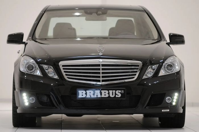 Modifikasi Mercedes-Benz E-Class 2010 punya potensi tenaga 462 DK