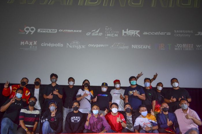 Indonesian Drift Series (IDS) dan Indonesian Drift League (IDL) diikuti oleh drifter baru dan professional yang sudah pensiun
