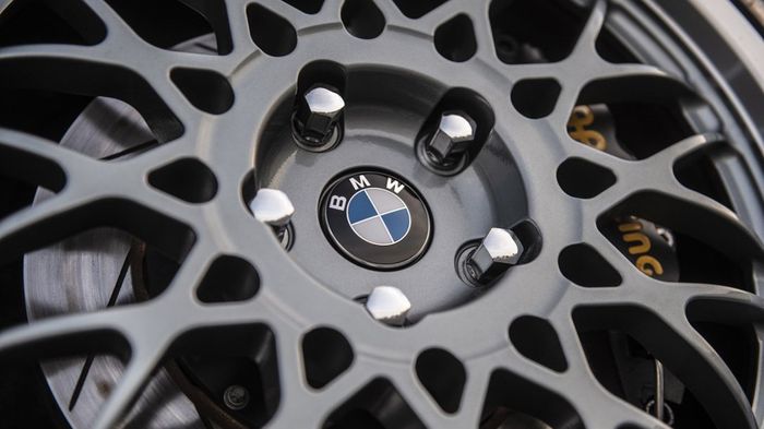 Restomod BMW E30 M3 pakai pelek Cinel DTM Monoblock T-6061