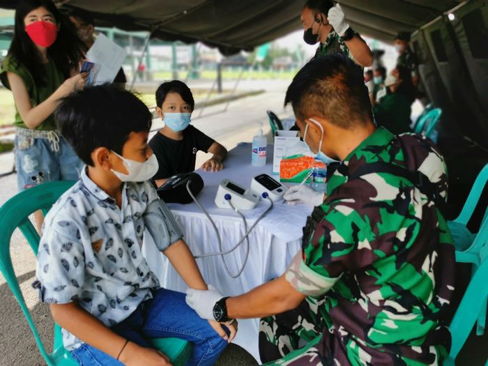 Suasana vaksinasi Covid-19 yang dilaksanakan oleh Toyota Sienta Community Indonesia (TOSCA)