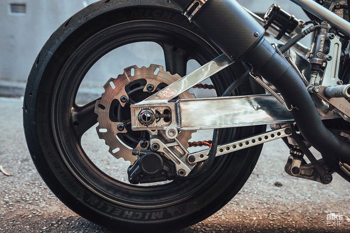 Pengereman dimaksimalkan dengan part Brembo