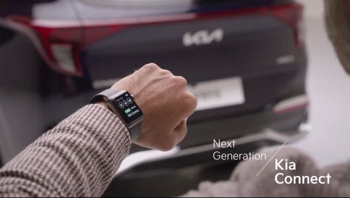 Ilustrasi Kia Connect pada Kia Carens.