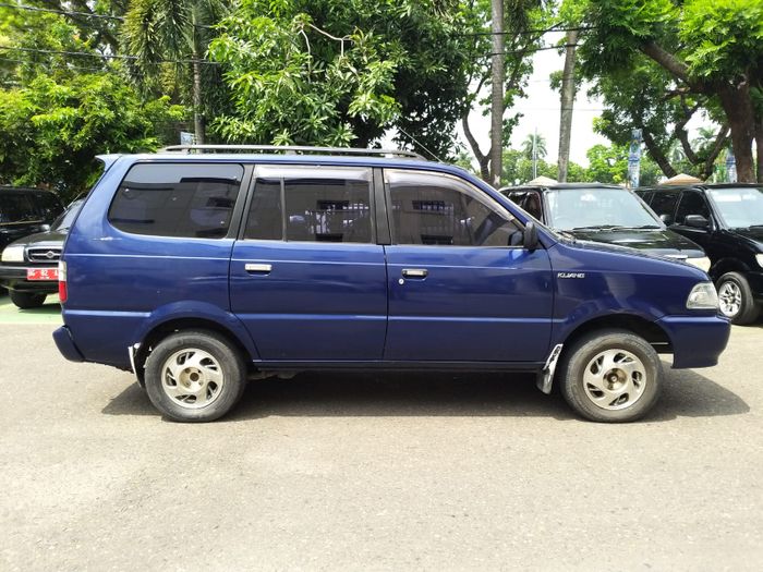 KPKNL Palembang melelang Toyota Kijang LGX 1.8 EFI 2001