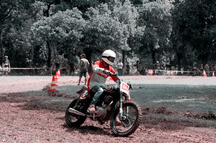 Royal Enfield Bullet 350 tahun 2016 yang digunakan Bikers Brotherhood MC (BBMC) Indonesia - Racing Division di kelas Big Bor dalam ajang SLide on Sunday, Minggu (12/12/2021)