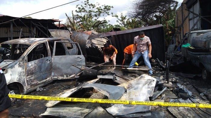 Polisi identifikasi kebakaran toko sembako, Pertamini, yang menghanguskan Mitsubishi Xpander, identik Toyota Avanza, L300 di Kutai Barat