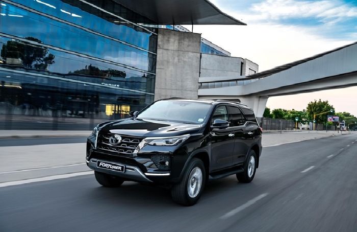 Toyota Fortuner memiliki tampilan yang gagah khas SUV