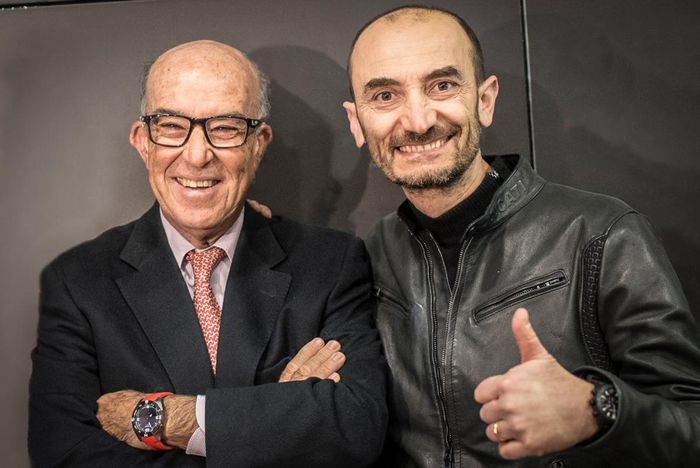 Claudio Domenicali (kanan) selaku CEO Ducati bersama Carmelo Ezpeleta dari Dorna Sports, tersenyum puas