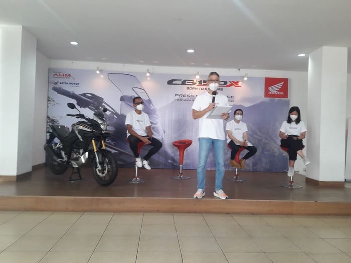 Kepala wilayah Astra Motor Yogyakarta, Ronny Agustinus saat peluncuran Honda CB150X.