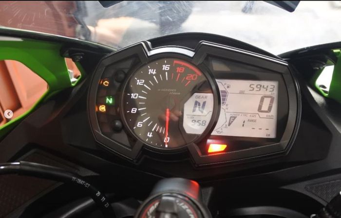 Panel instrumen Kawasaki Ninja ZX-25R tipe ABS tahun 2020 milik KJV Motosport Bogor