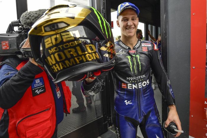 Menyandang gelar juara dunia MotoGP 2021, Fabio Quartararo kabarnya mengajukan harga fantastis untuk perpanjangan kontrak dengan Yamaha